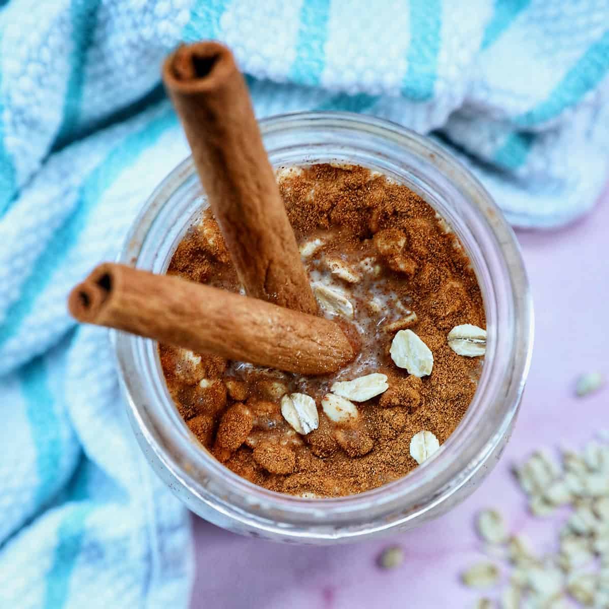 cinnamon roll overnight oats in a mason jar.