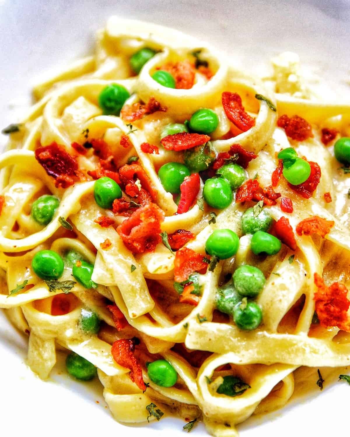 Pressure-cooker pasta with bacon and peas (Pressure-cooker)