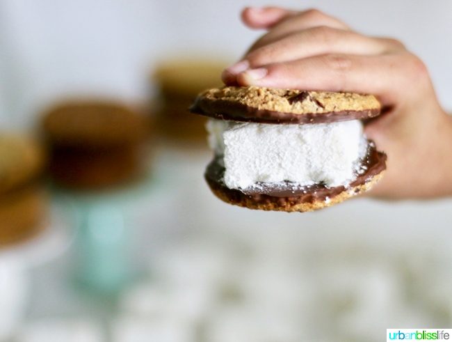 Fluffy Homemade Marshmallows recipe on UrbanBlissLife.com