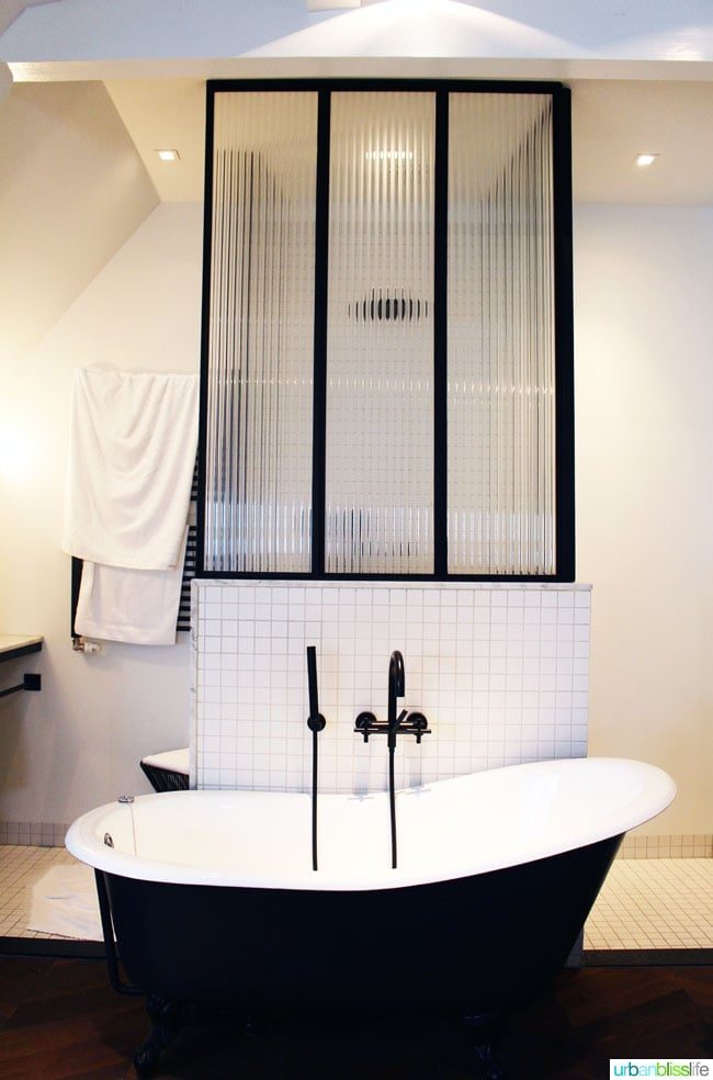 Where to Stay in Amsterdam. Morgan and Mees guest room bathroom