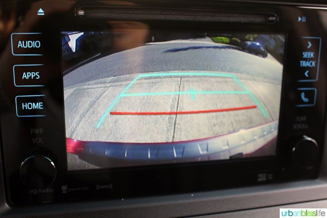 2016 Toyota Sienna review: backup cam