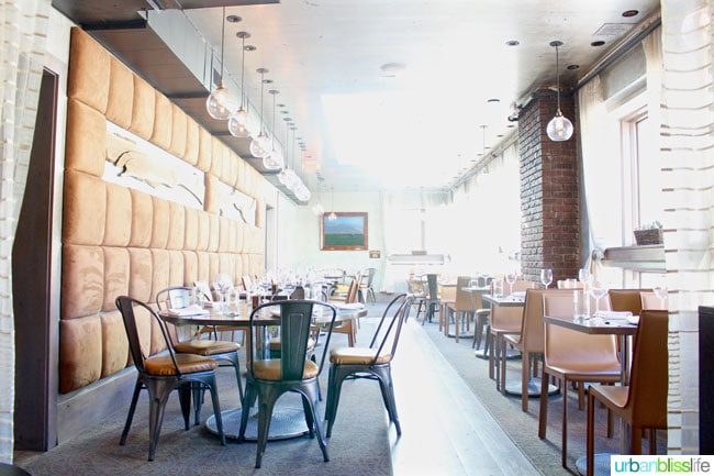 Tupelo restaurant decor