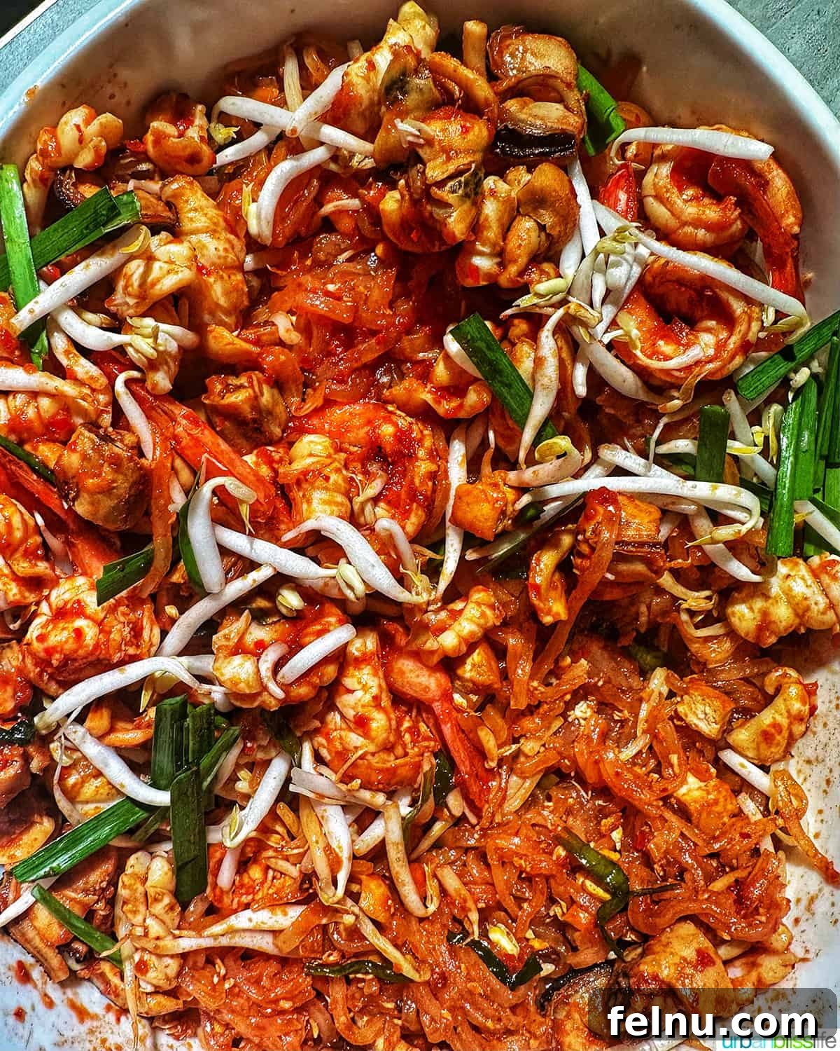 Must-Try Thai Dishes 13 shrimp pad thai.