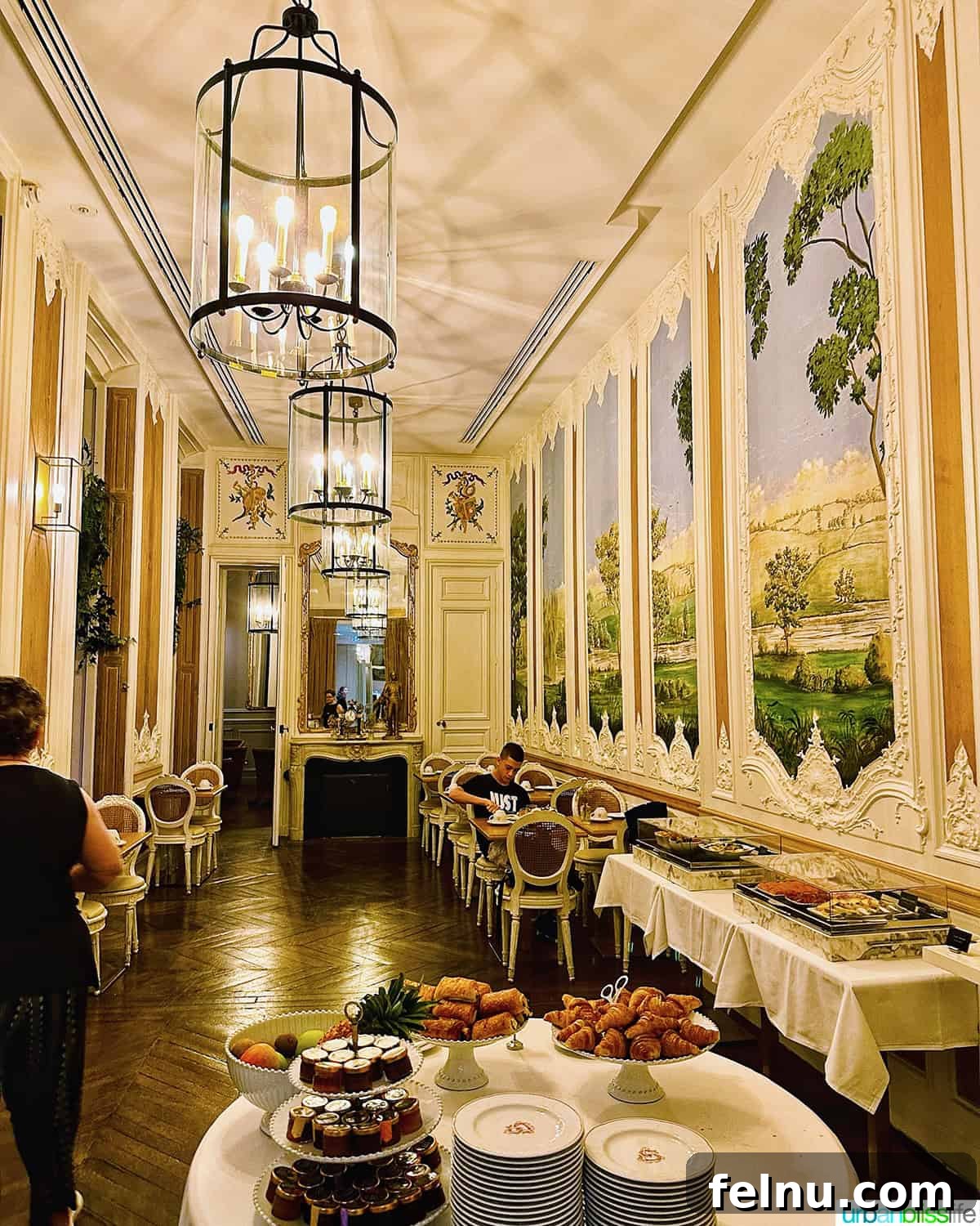 Elegant dining setting at Hotel Alfred Sommier in Paris