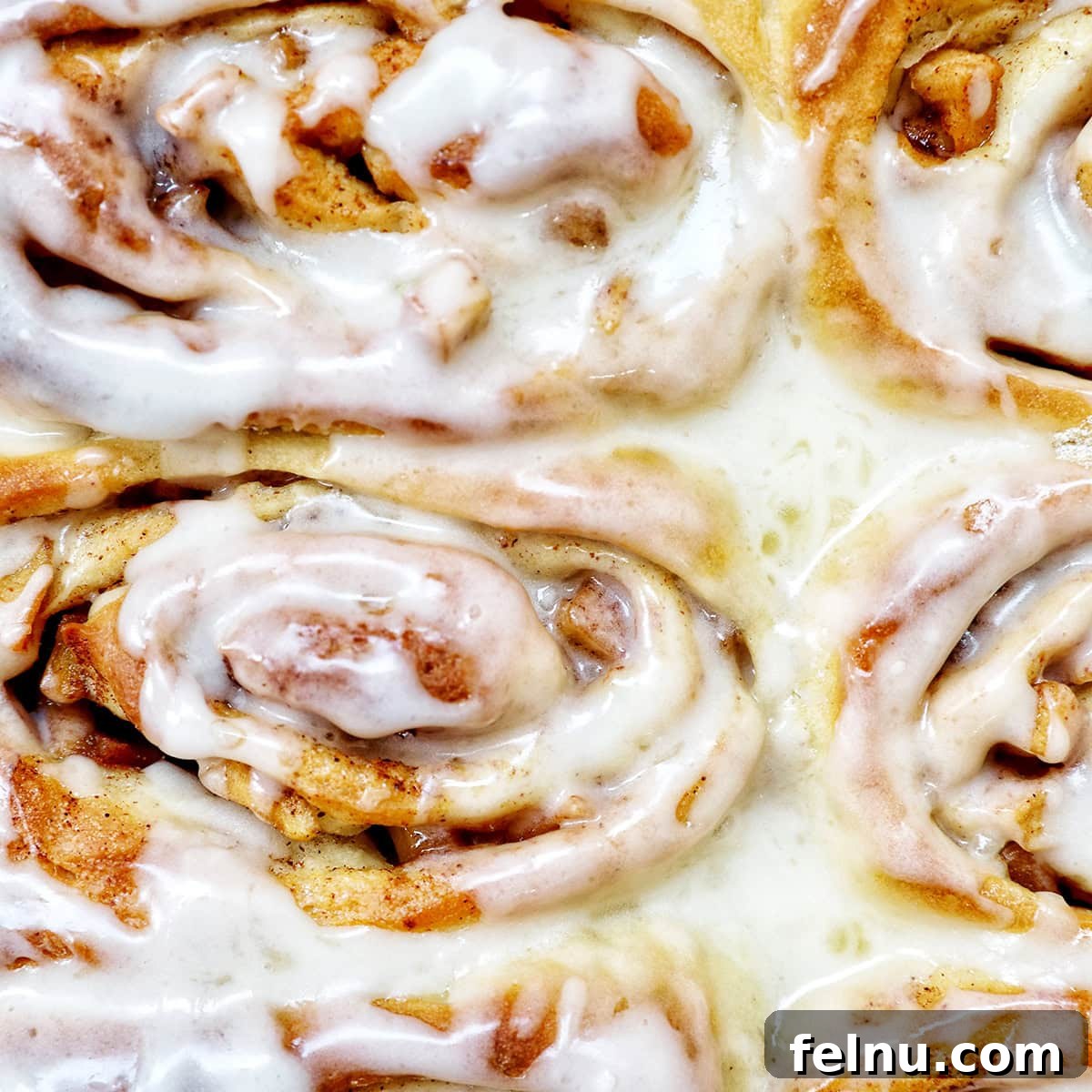 apple pie cinnamon rolls.