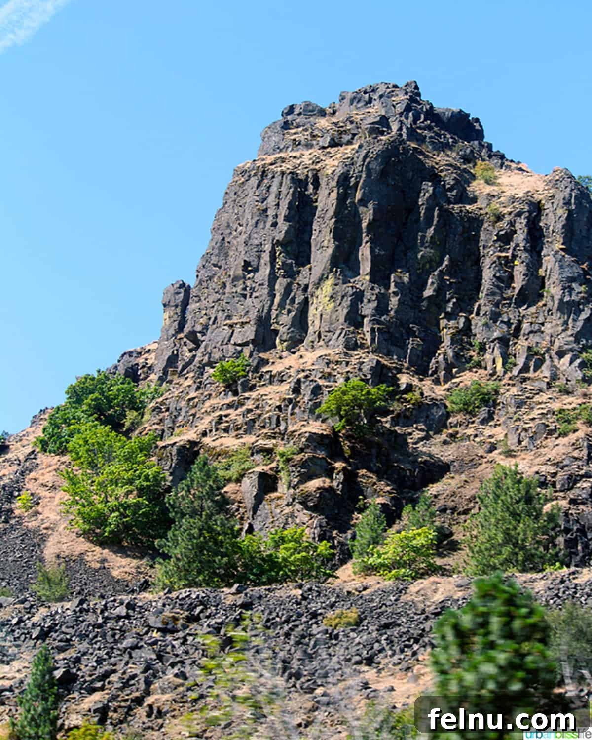 Rose City to Gem State A Northwest Drive 6 Dramatic cliffs along the Oregon highway, showcasing the rugged beauty of the landscape during the road trip.