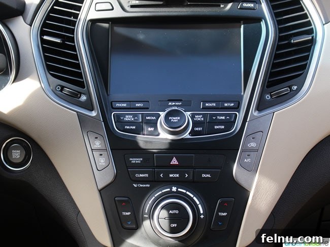 2015 Hyundai Santa Fe Sport: What You Need to Know 8 Intuitive dashboard controls and 8-inch touchscreen in the 2015 Hyundai Santa Fe Sport
