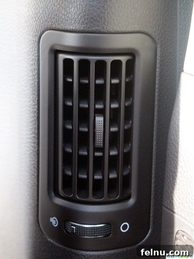 2015 Hyundai Santa Fe Sport: What You Need to Know 10 Unique and highly effective rear side air vents in the 2015 Hyundai Santa Fe Sport