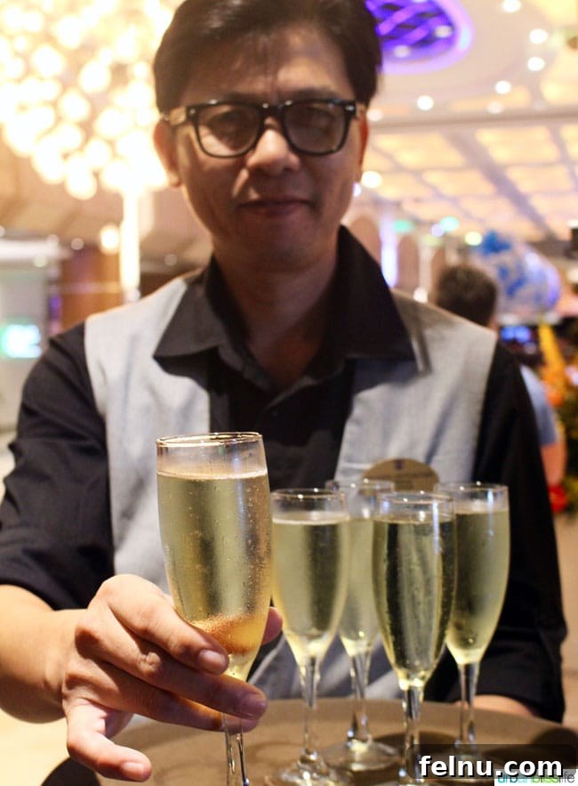 Royal Caribbean Anthem of the Seas: Champagne Welcome for Guests
