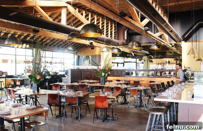 Renata Restaurant: A Portland Culinary Gem (Now Shuttered) 4 Renata restaurant in Portland, Oregon - Bar Area