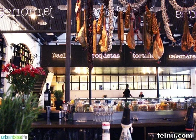 The Best Bites and Brews in Amsterdam 13 What to Eat and Drink in Amsterdam. Popular Dutch food, top restaurants, great outdoor markets. Read more on UrbanBlissLife.com