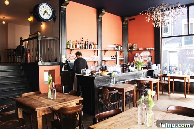 The Best Bites and Brews in Amsterdam 5 What to Eat and Drink in Amsterdam. Popular Dutch food, top restaurants, great outdoor markets. Read more on UrbanBlissLife.com
