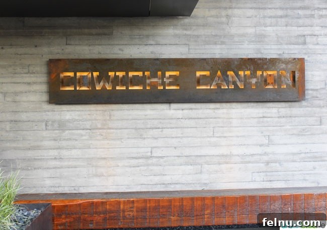Yakima'da Yemek Yenecek Yerler, Washington: Cowiche Kanyonu Cowiche Canyon Culinary Delights: A Yakima Dining Guide 3 Cowiche Canyon Restaurant in Yakima: Sign View