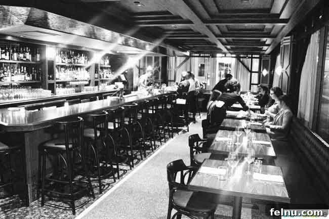 Q Restaurant Bar: Downtown Portland's Culinary Paradise 2 Inviting interior of Q Restaurant in Portland
