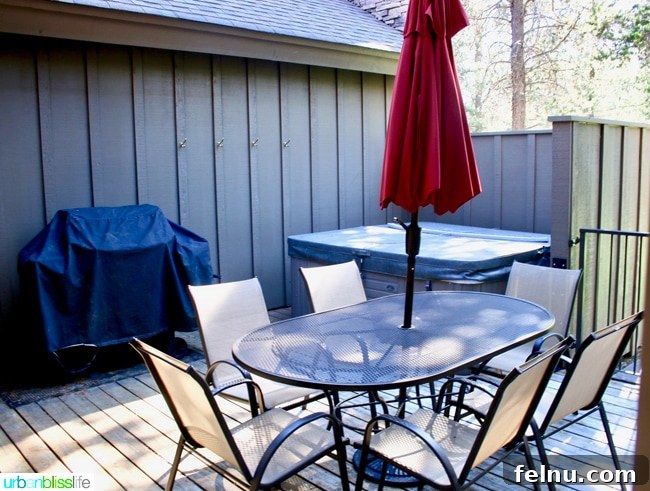 Aşağıdaki potansiyel özgün başlık: Family Getaway: Top 5 Tips for Booking the Perfect Vacation Rental 11 Deck of a vacation rental home