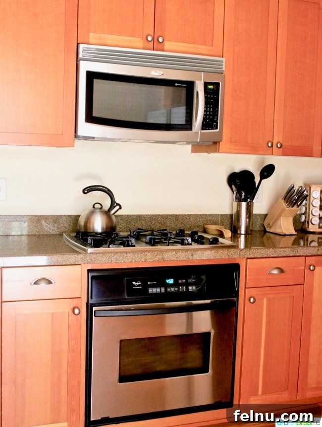 Aşağıdaki potansiyel özgün başlık: Family Getaway: Top 5 Tips for Booking the Perfect Vacation Rental 12 Kitchen in a vacation rental home