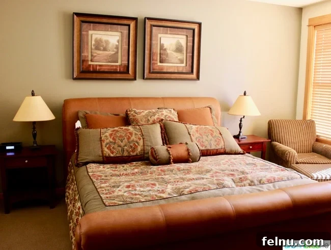 Aşağıdaki potansiyel özgün başlık: Family Getaway: Top 5 Tips for Booking the Perfect Vacation Rental 6 Master bedroom in a vacation rental home