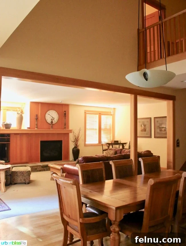 Aşağıdaki potansiyel özgün başlık: Family Getaway: Top 5 Tips for Booking the Perfect Vacation Rental 8 Living room in a Sunriver vacation rental