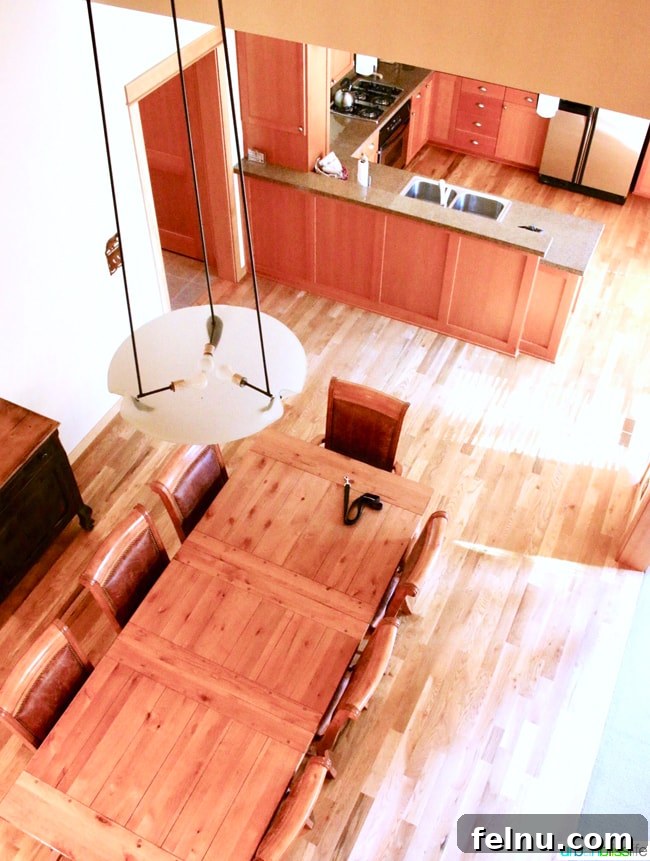 Aşağıdaki potansiyel özgün başlık: Family Getaway: Top 5 Tips for Booking the Perfect Vacation Rental 9 Upstairs view in a vacation rental home
