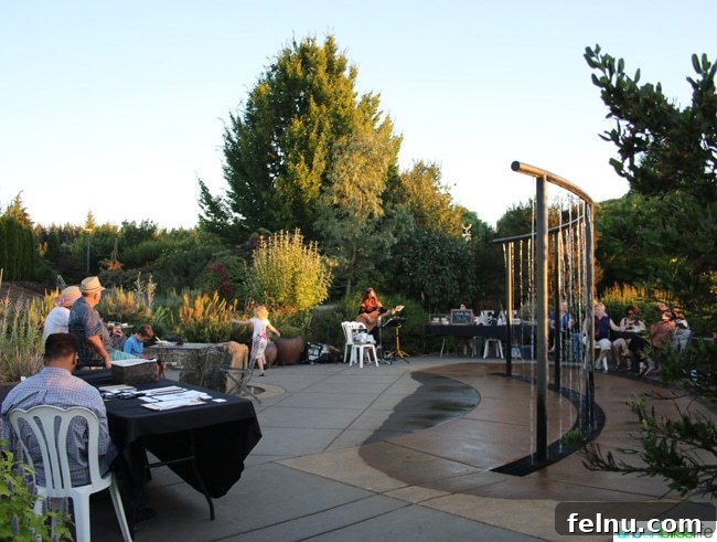 Silverton's Botanical Gem: The Oregon Garden 21 An outdoor concert in full swing at The Oregon Garden, a lively special event.