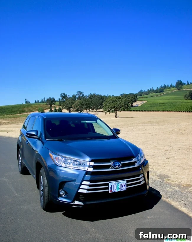 2017 Toyota Highlander Hybrid Front View