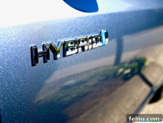 2017 Toyota Highlander Hybrid Badge