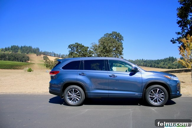 2017 Toyota Highlander Hybrid Side View