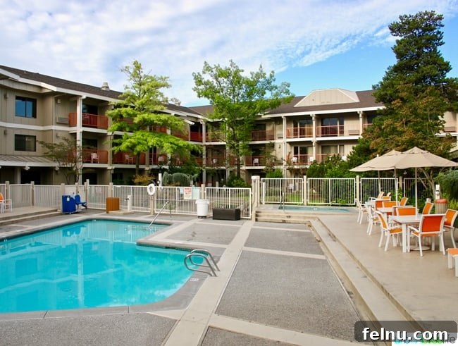 Ashland Hills Hotel & Suites: Your Gateway to Southern Oregon 4 Ashland Hills Hotel and Suites Outdoor Pool