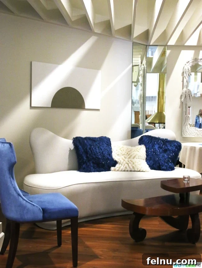 Ashland Hills Hotel & Suites: Your Gateway to Southern Oregon 9 Ashland Hills Hotel and Suites Blue & White Lounge