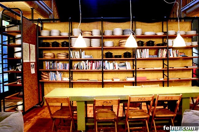 The Suttle Lodge: A Tranquil Escape in the Heart of Oregon
Tranquil Hideaway: The Suttle Lodge Experience 8 Library Communal Table at Suttle Lodge in Sisters, Oregon