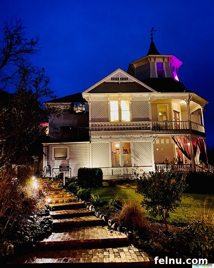 The Parrot House in Roseburg, Oregon