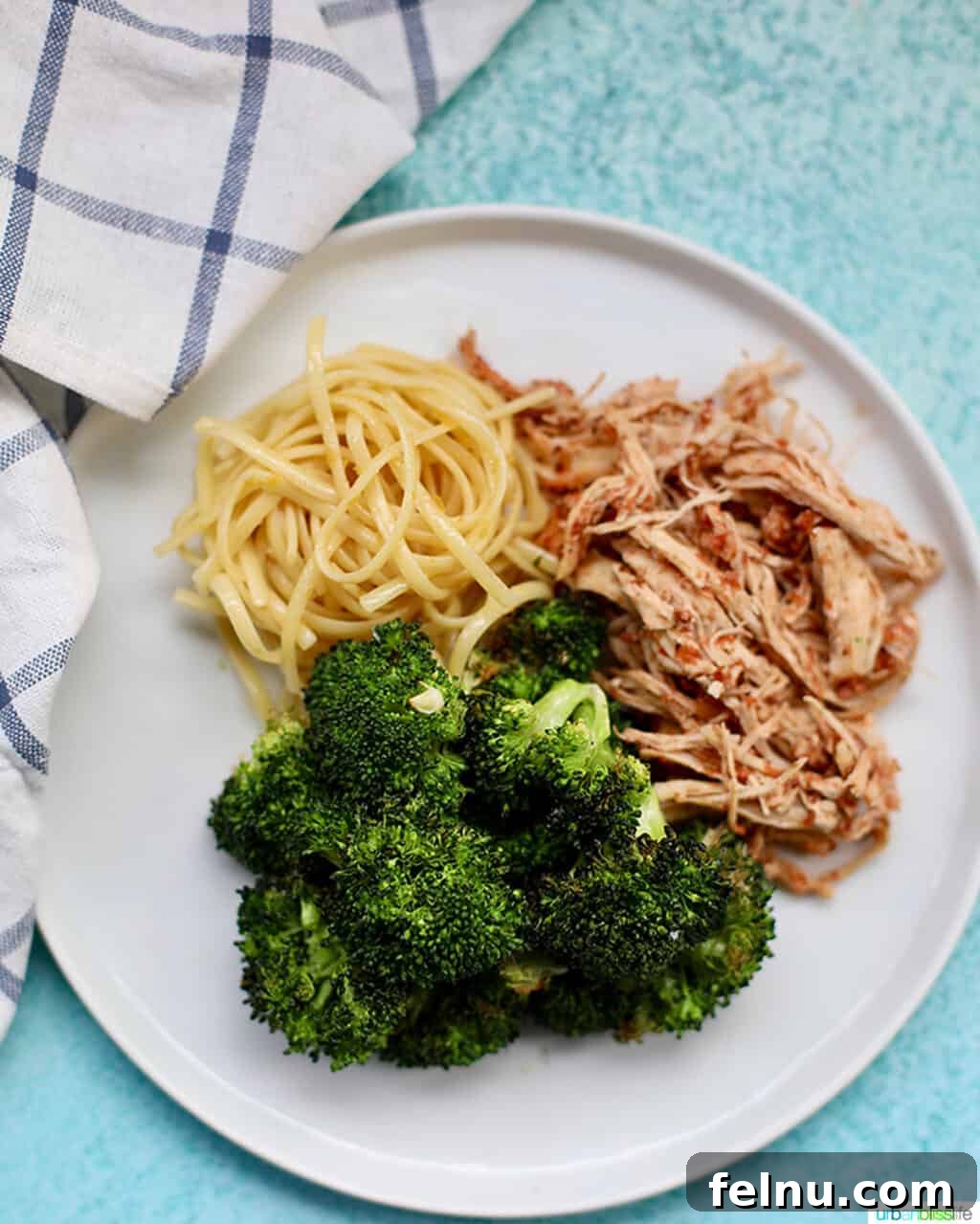 broccoli with pasta and shredded chicken