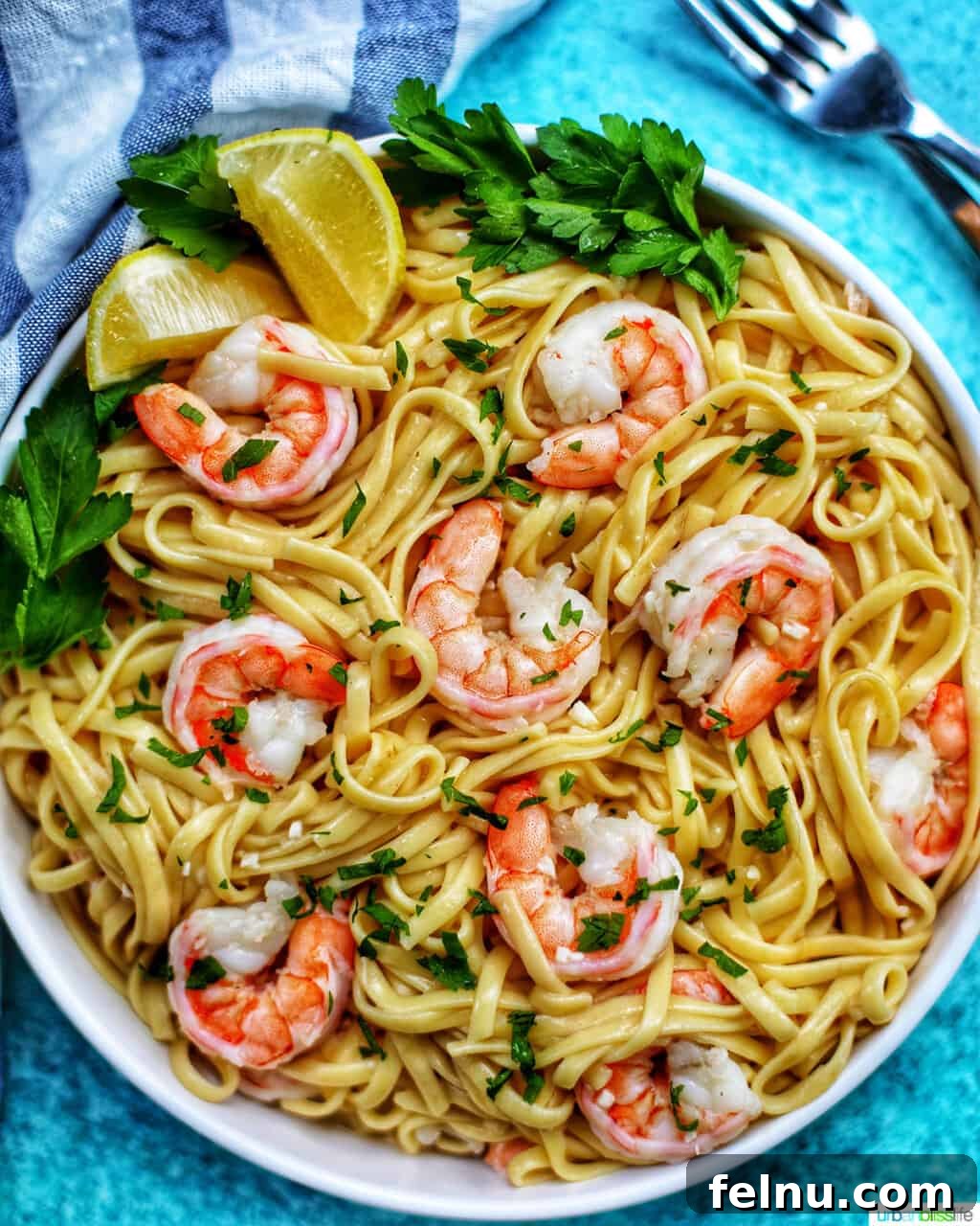 Mastering Ninja Foodi Pressure Cooker Meal Prep Cookbook 2 A vibrant bowl of Ninja Foodi Shrimp Scampi Linguine, ready to be enjoyed.