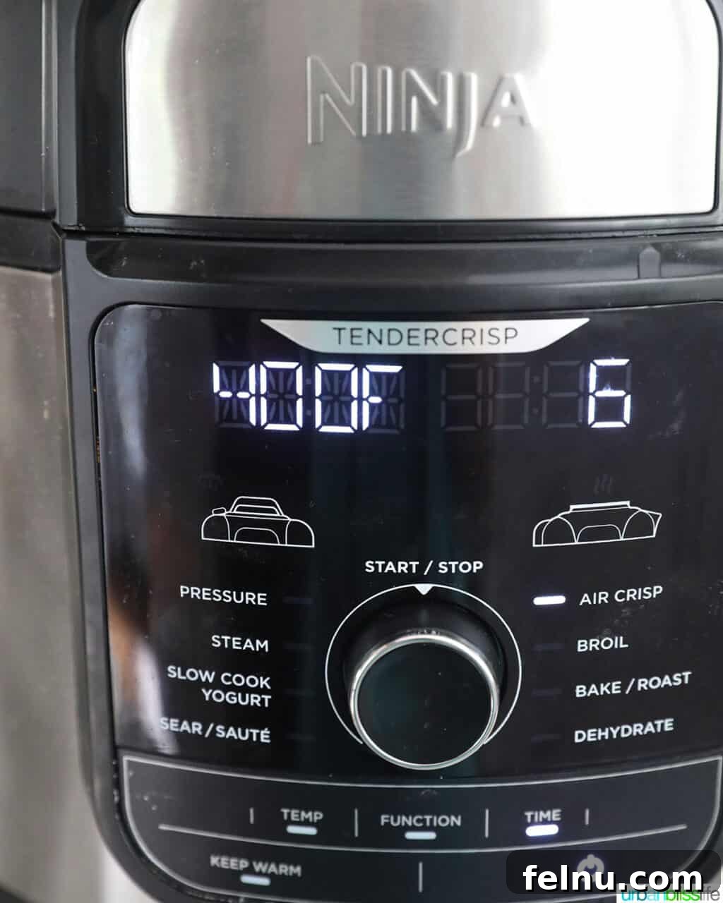 Perfect Air Fryer Salmon Every Time 12 Air fryer digital display set to 400 degrees Fahrenheit for 6 minutes.