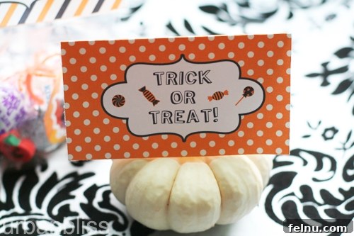 Halloween2012_favorbaglabels08 Further examples of free printable Halloween favor bag labels, showcasing different festive designs for creative treat presentation