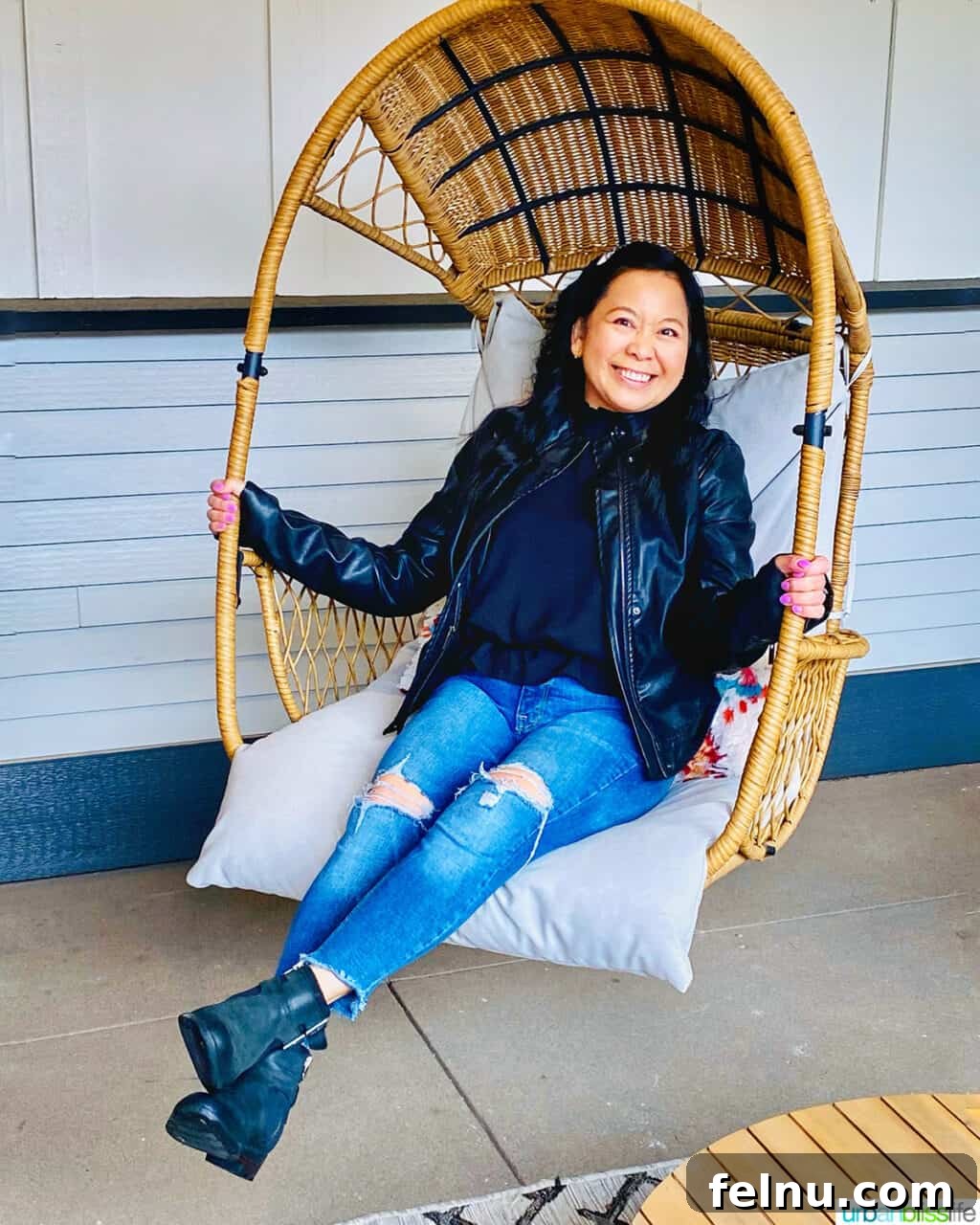 The Willamette Valley Hideaway 12 Swinging chair at The Setting Inn Willamette Valley