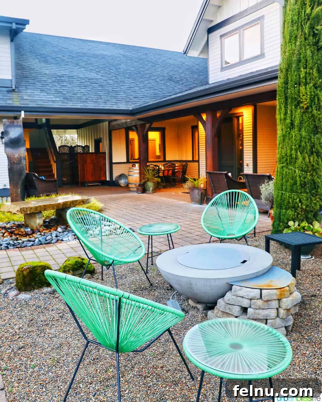 The Willamette Valley Hideaway 13 Courtyard at The Setting Inn Willamette Valley