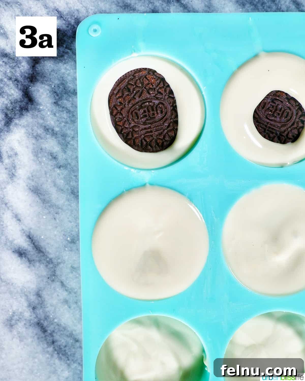 Fourth of July-Themed Oreo Delights 7 Oreo cookies dunked into melted white chocolate in a blue chocolate candy mold.