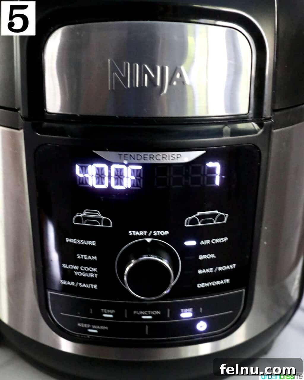 Air Fryer Filet Mignon Perfection 10 a Ninja Foodi air fryer displaying a setting of 400°F for 7 minutes.