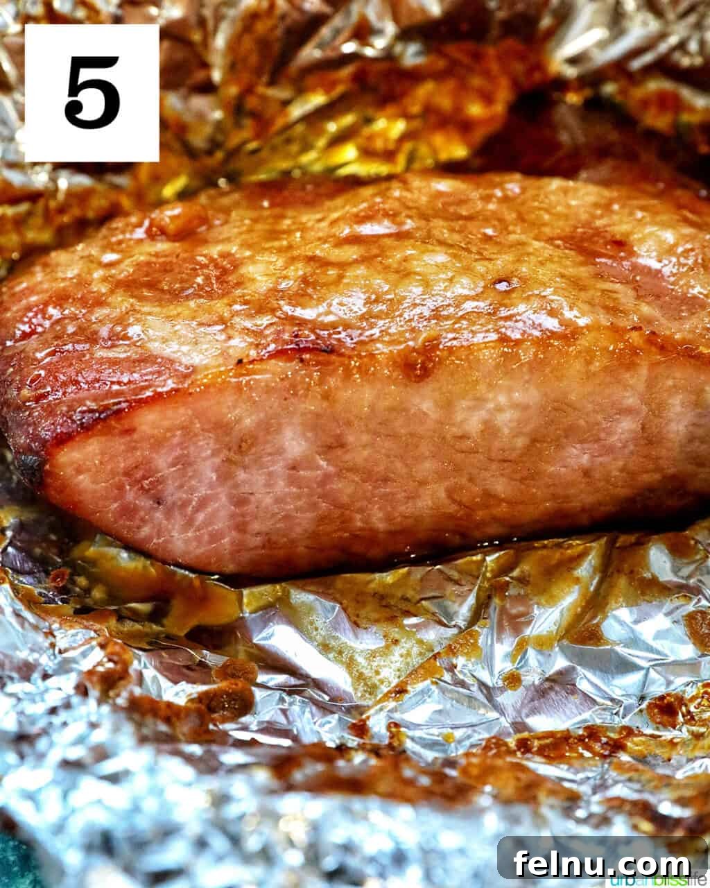 Air Fryer Ham Orijinal Başlık: Crispy & Quick: Air Fryer Ham Recipe 11 Cooked ham in aluminum foil
